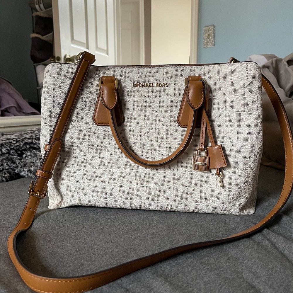 NWOT Michael Kors Camille Savannah satchel